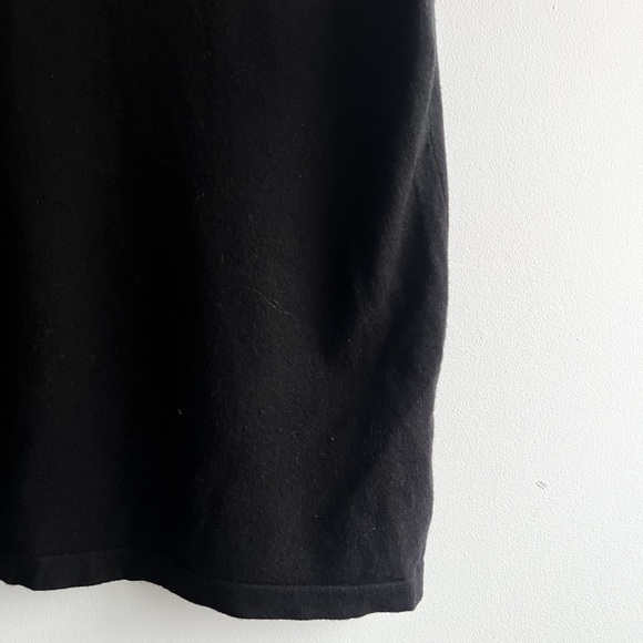 Liv Milano Pearl Neck Sleeveless Top - Picture 9 of 10